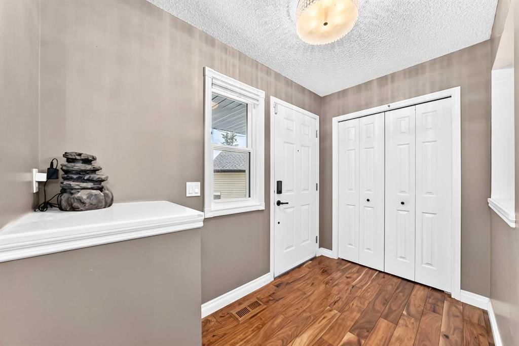 327 Panatella Court NW, Calgary — photo 2 of 46