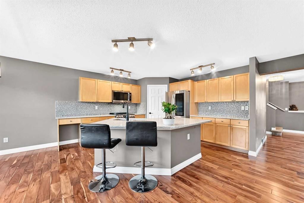 327 Panatella Court NW, Calgary — photo 3 of 46