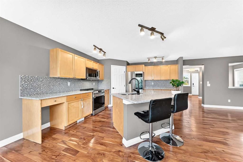 327 Panatella Court NW, Calgary — photo 4 of 46
