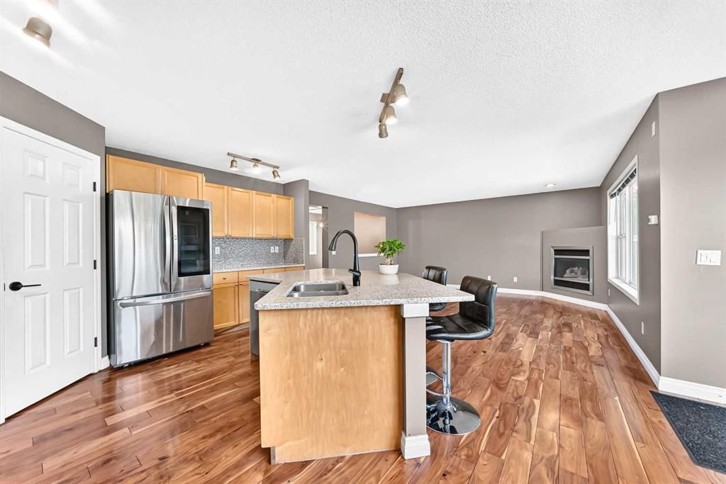 327 Panatella Court NW, Calgary — photo 5 of 46