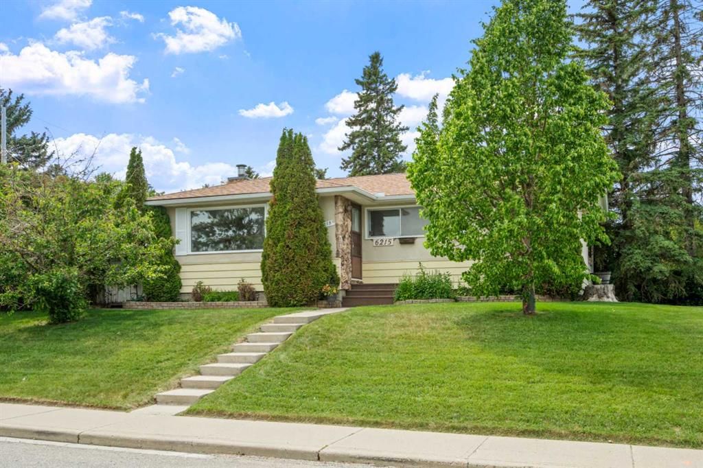 6215 Thorncliffe Drive NW, Calgary — photo 2 of 43