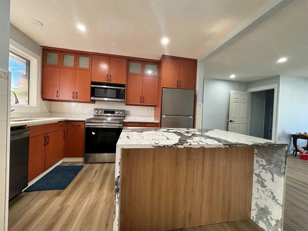 1672 Marlyn Way NE, Calgary — photo 3 of 23