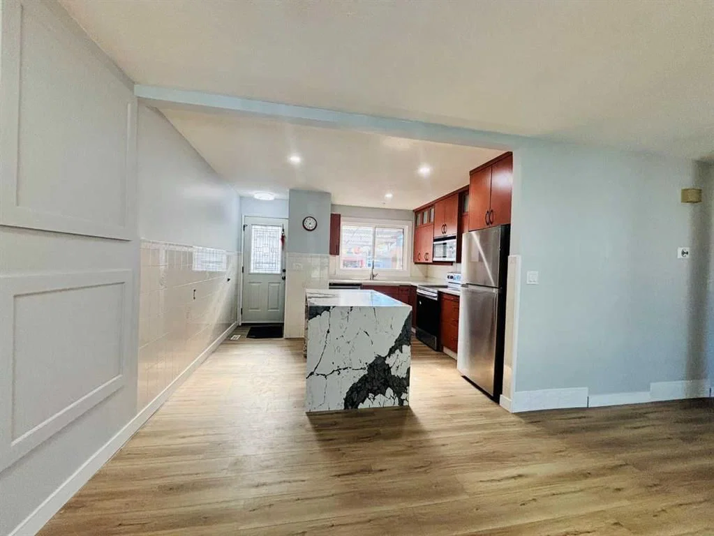 1672 Marlyn Way NE, Calgary — photo 5 of 23