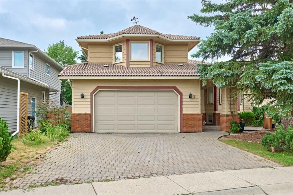 7 Suncastle Crescent SE, Calgary — photo 4 of 50