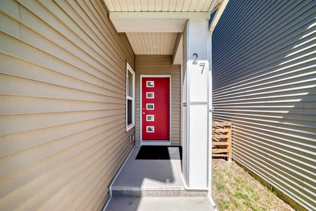 27 Belvedere Point SE, Calgary — photo 3 of 49