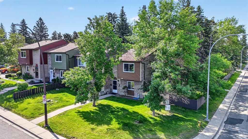 74, 210 86 Avenue SE, Calgary — main listing photo