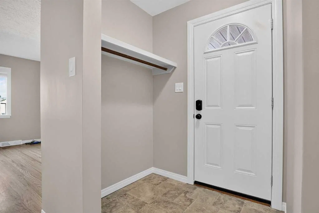 136 41 Avenue NW, Calgary — photo 3 of 42