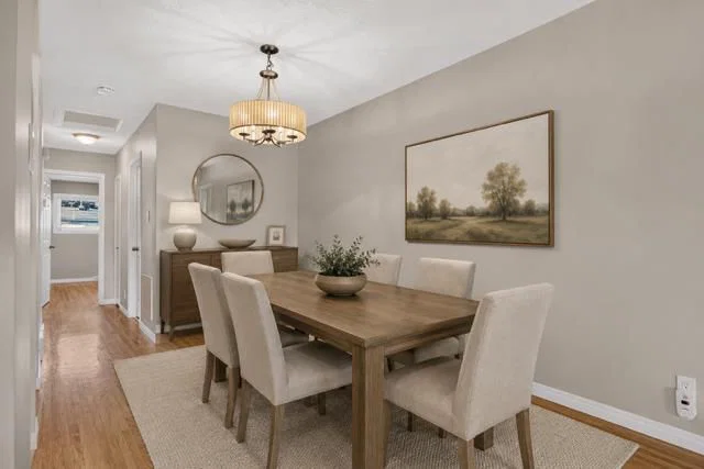 136 41 Avenue NW, Calgary — photo 4 of 42