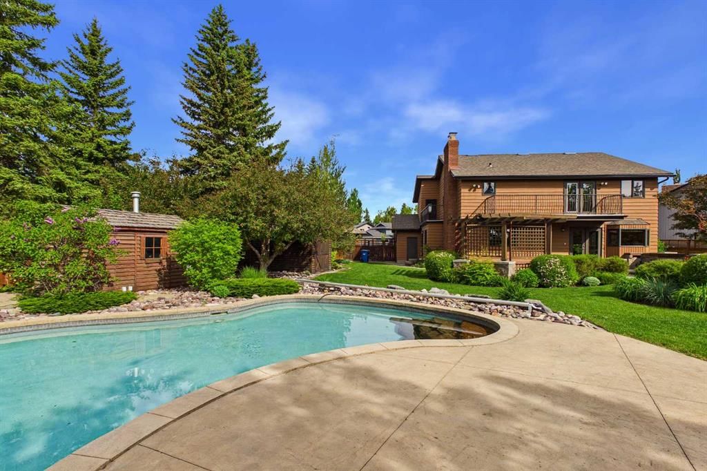168 Canterville Drive SW, Calgary — photo 2 of 50