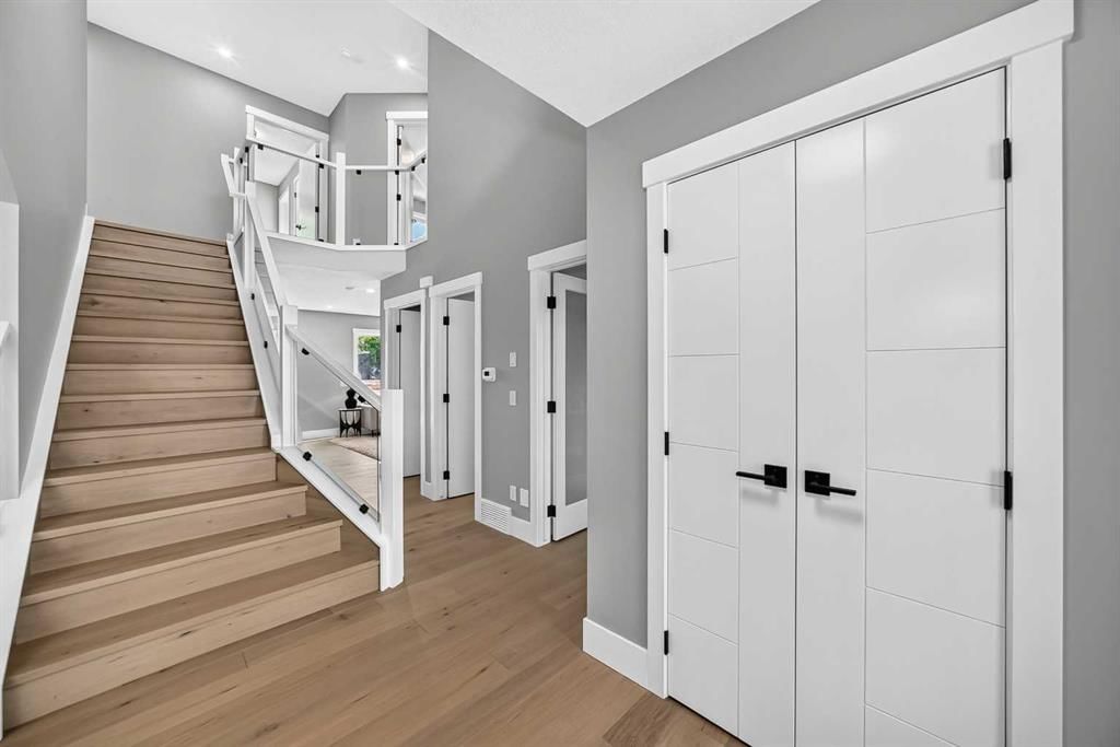 105 40 Avenue SW, Calgary — photo 3 of 48