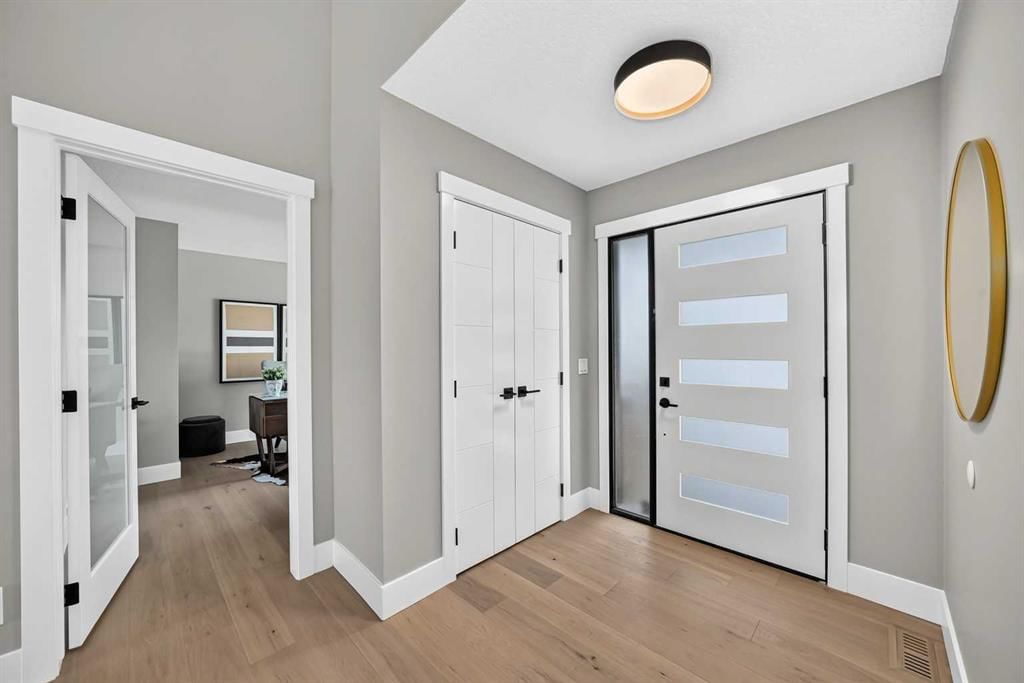 105 40 Avenue SW, Calgary — photo 4 of 48