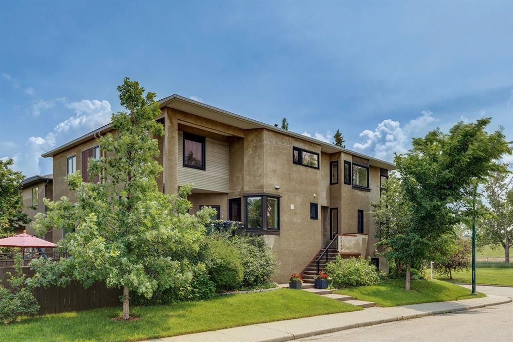 2344 Broadview Road NW, Calgary — main listing photo