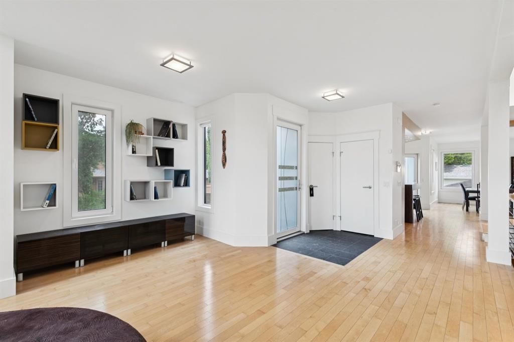 2344 Broadview Road NW, Calgary — photo 3 of 50