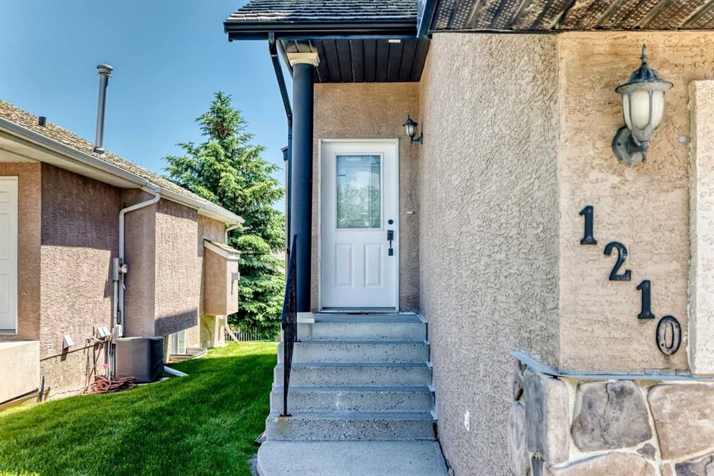 1210 Harvest Hills Drive NE, Calgary — photo 3 of 43