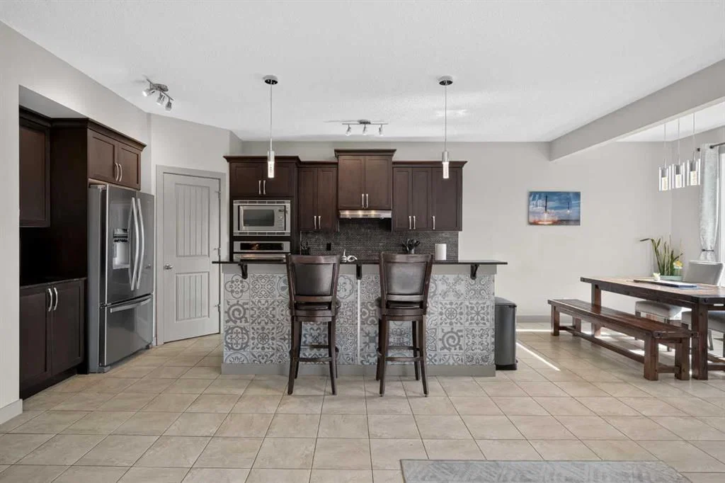 166 Hillcrest Circle SW, Airdrie — photo 2 of 34