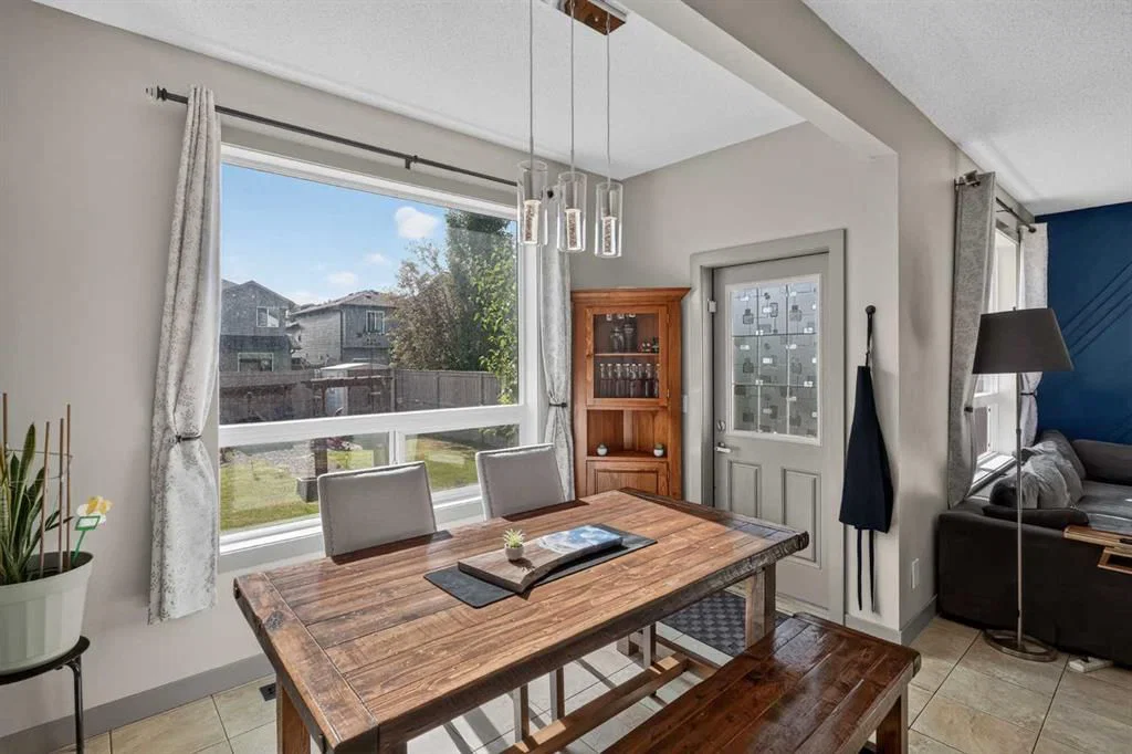 166 Hillcrest Circle SW, Airdrie — photo 3 of 34