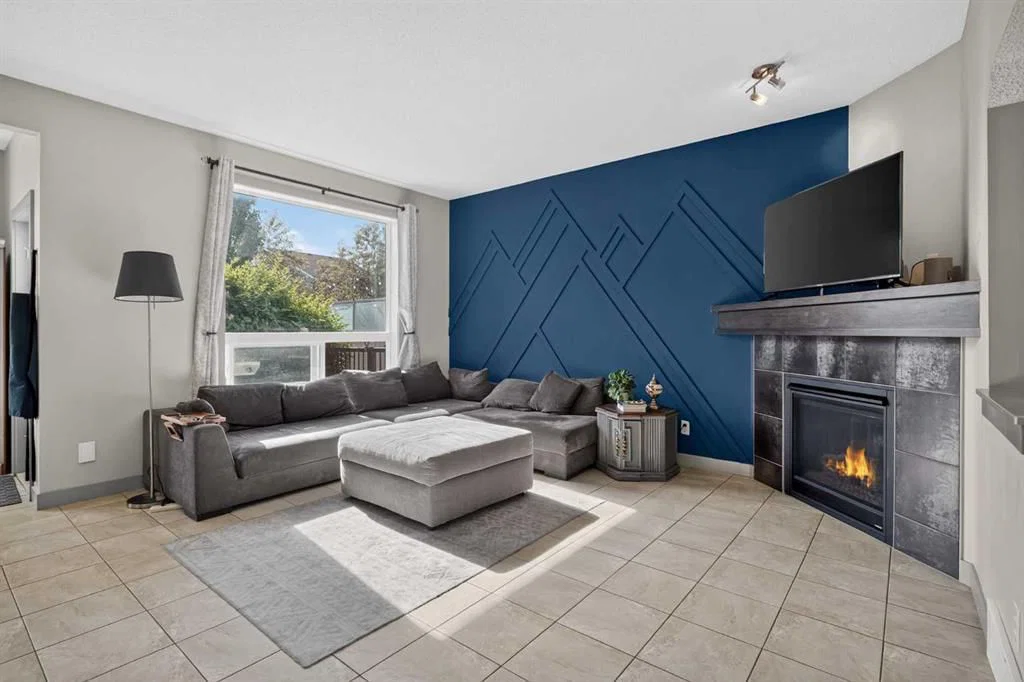 166 Hillcrest Circle SW, Airdrie — photo 4 of 34