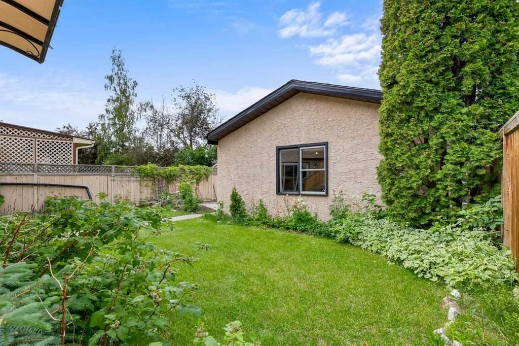 266 Shawnessy Drive SW, Calgary — photo 3 of 34