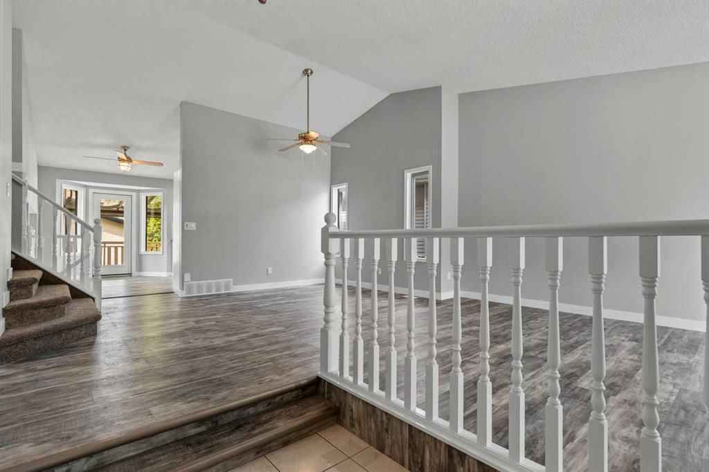 266 Shawnessy Drive SW, Calgary — photo 5 of 34