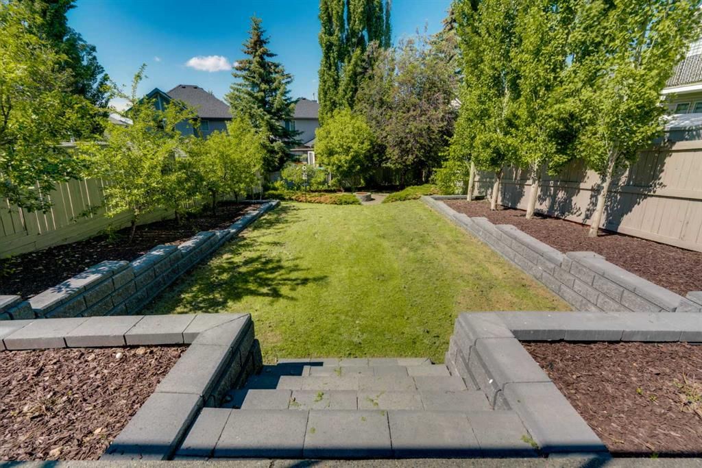 9 Cresthaven Way SW, Calgary — photo 2 of 50