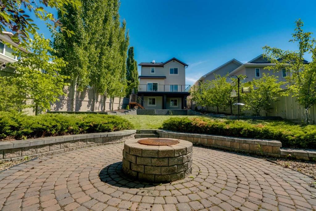 9 Cresthaven Way SW, Calgary — photo 3 of 50
