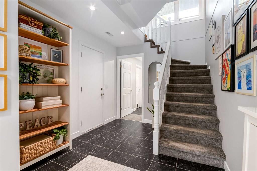 88 Coachway Gardens SW, Calgary — photo 4 of 29