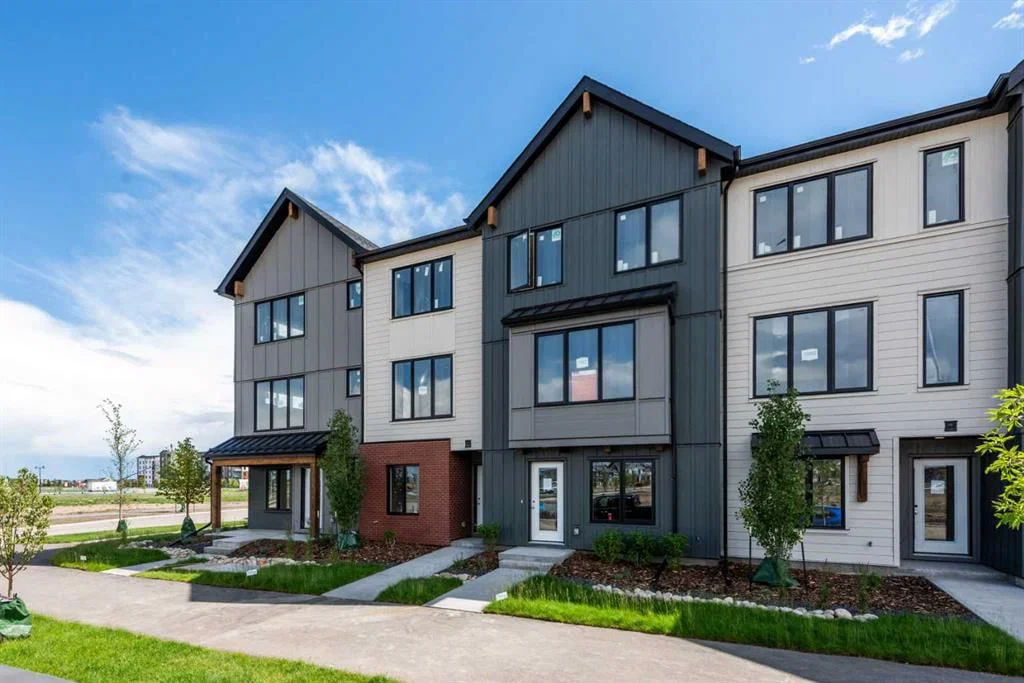 7369 MERCADO Avenue SE, Calgary — photo 2 of 35