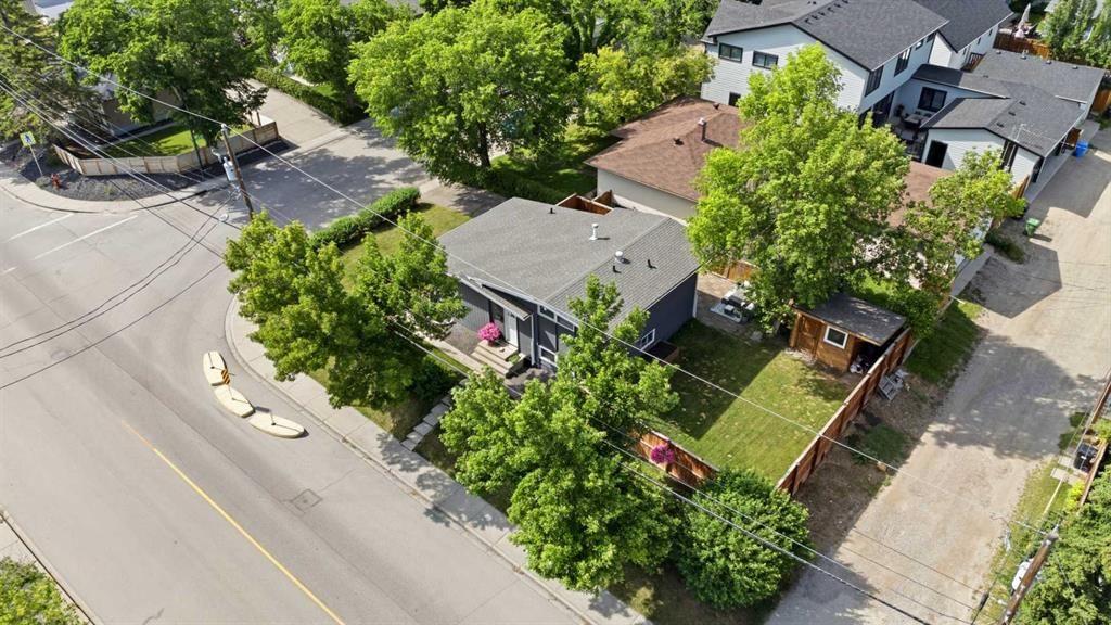 2516 63 Avenue SW, Calgary — photo 2 of 46
