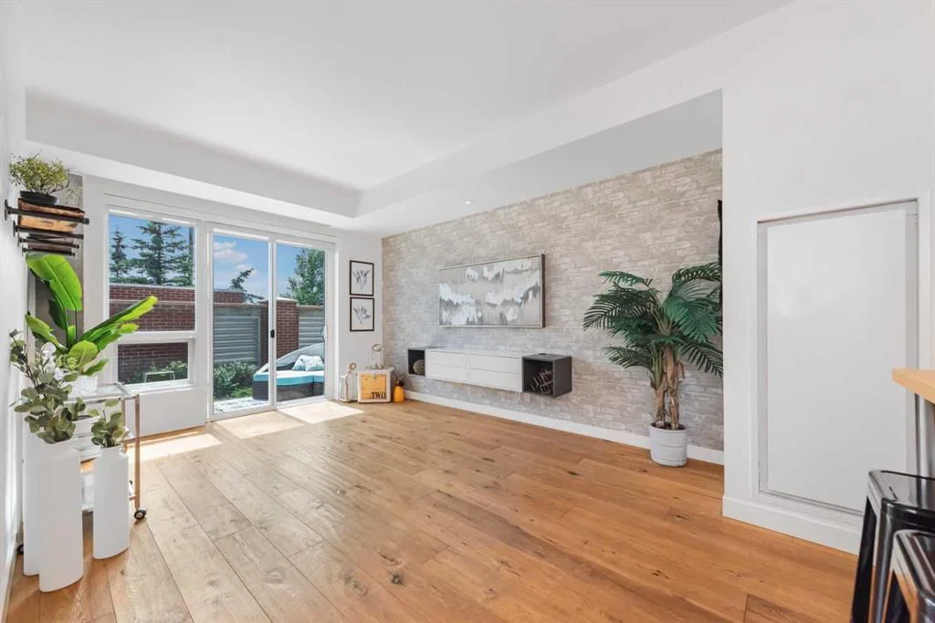 125, 63 Inglewood Park SE, Calgary — main listing photo