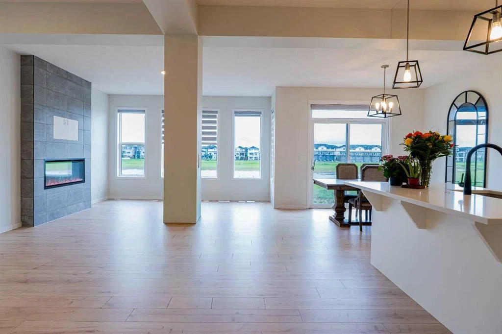 915 Corner Meadows Way NE, Calgary — photo 4 of 31