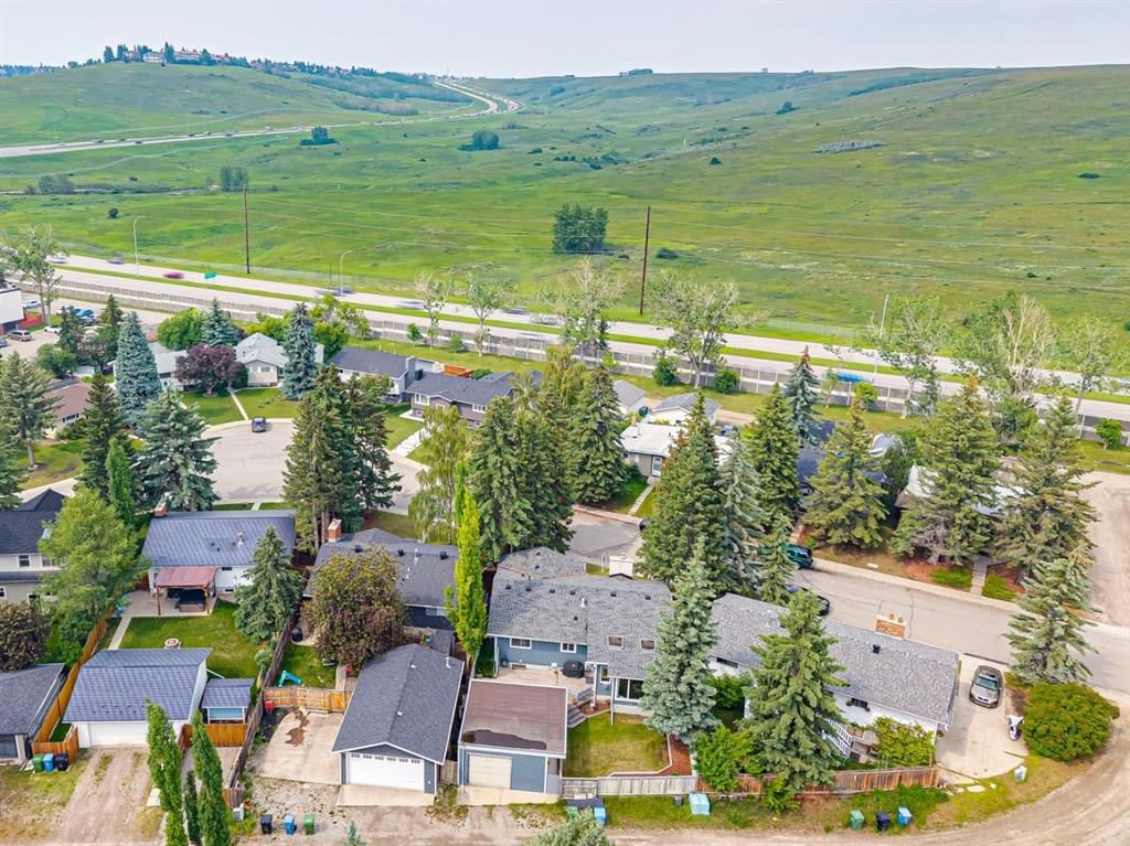 5689 Brenner Crescent NW, Calgary — photo 2 of 44