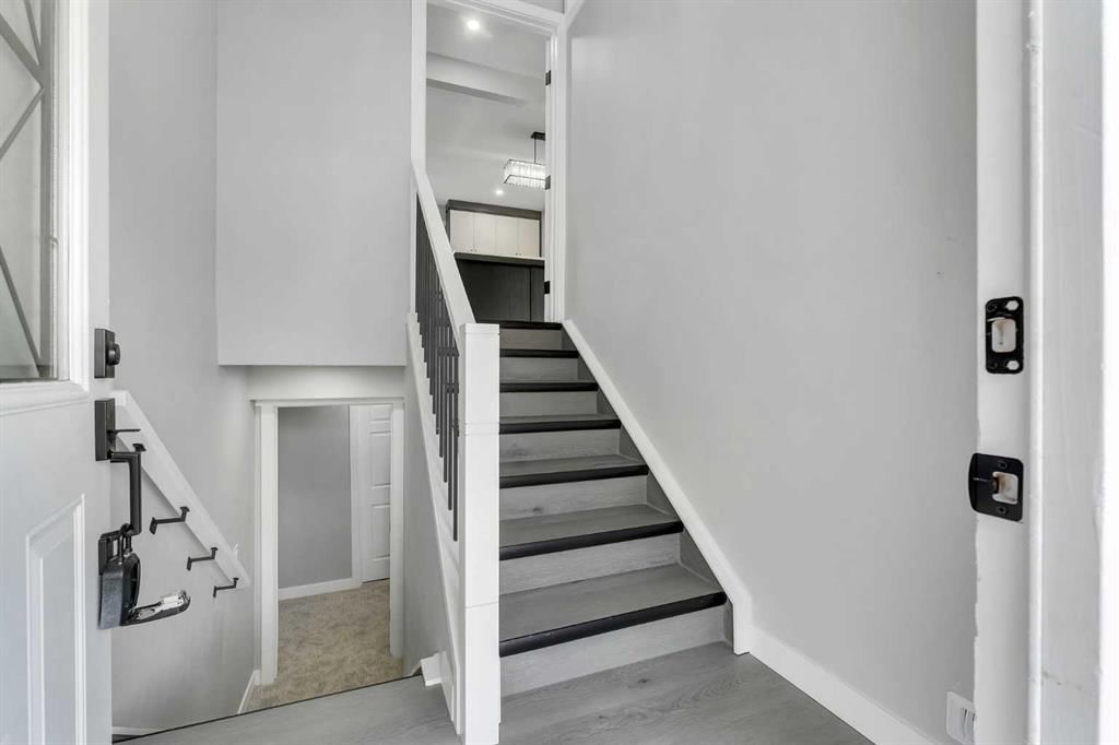 3211 60 Street NE, Calgary — photo 4 of 39