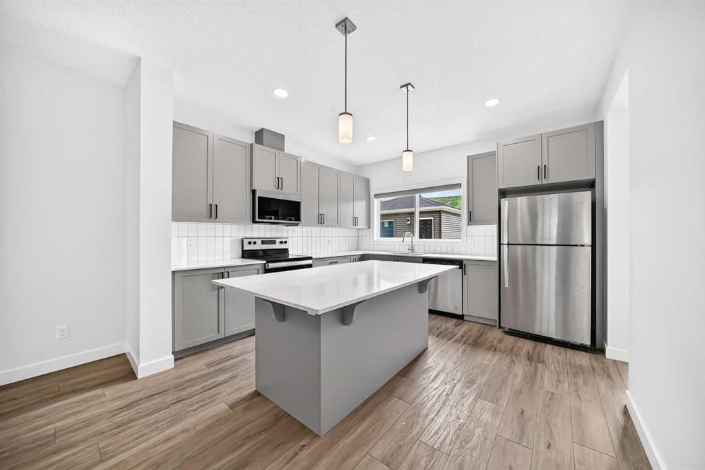 339 WOLF CREEK Way SE, Calgary — photo 3 of 48
