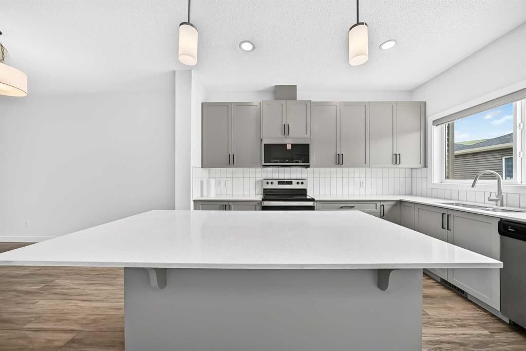 339 WOLF CREEK Way SE, Calgary — photo 4 of 48