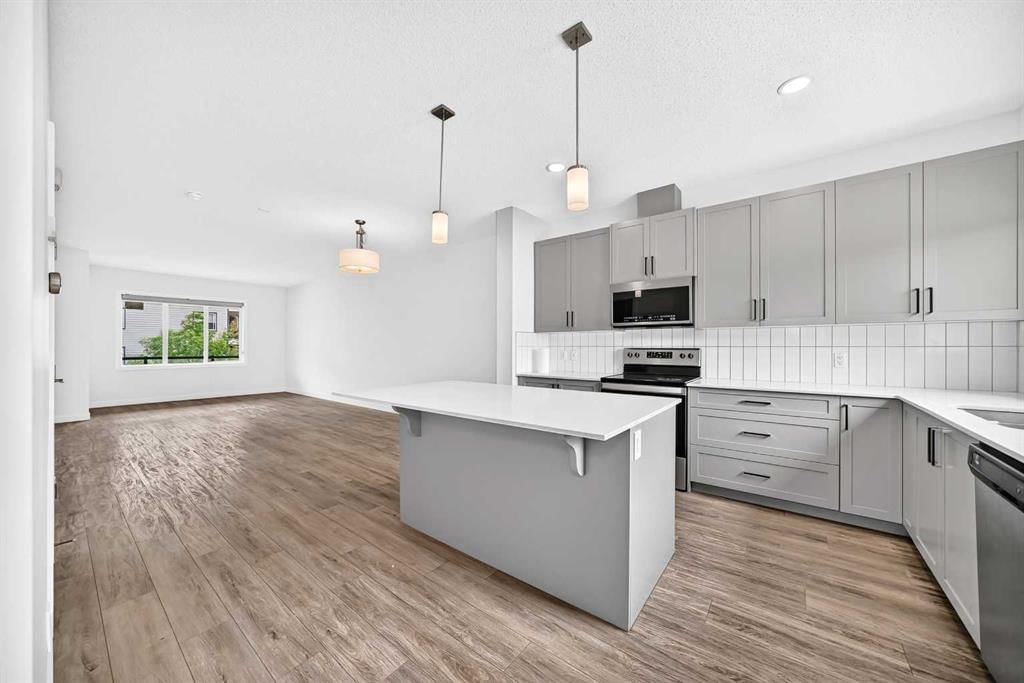 339 WOLF CREEK Way SE, Calgary — photo 5 of 48