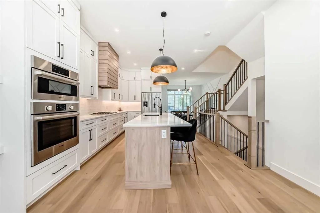 414 32 Avenue NW, Calgary — photo 3 of 33