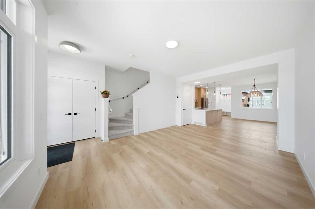 418 Belvedere Boulevard SE, Calgary — photo 3 of 29