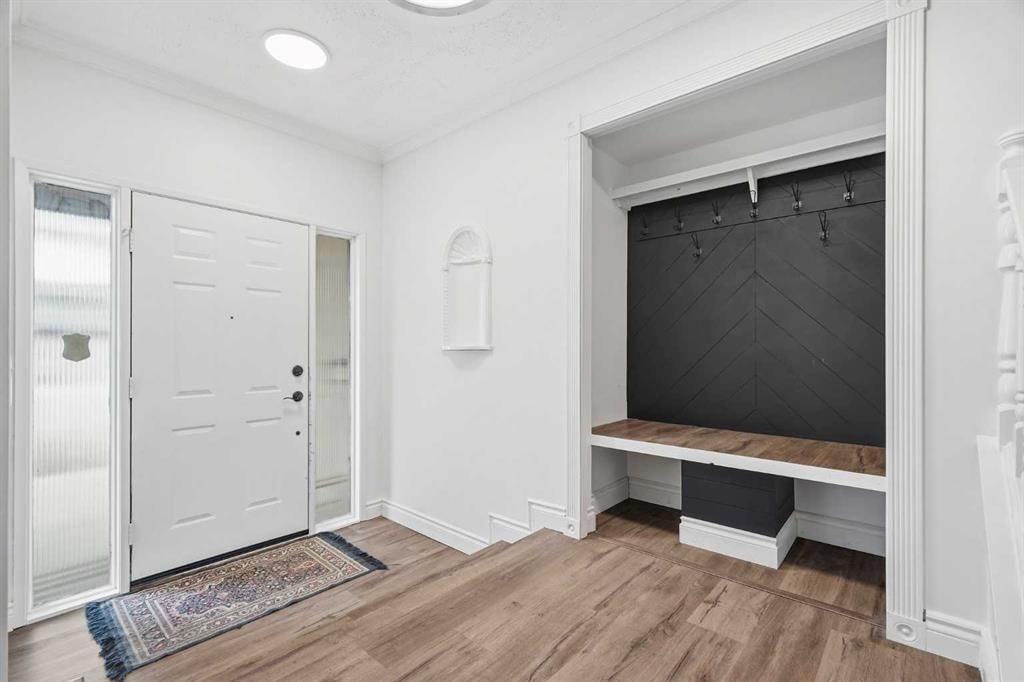 527 Deer Side Place SE, Calgary — photo 4 of 38