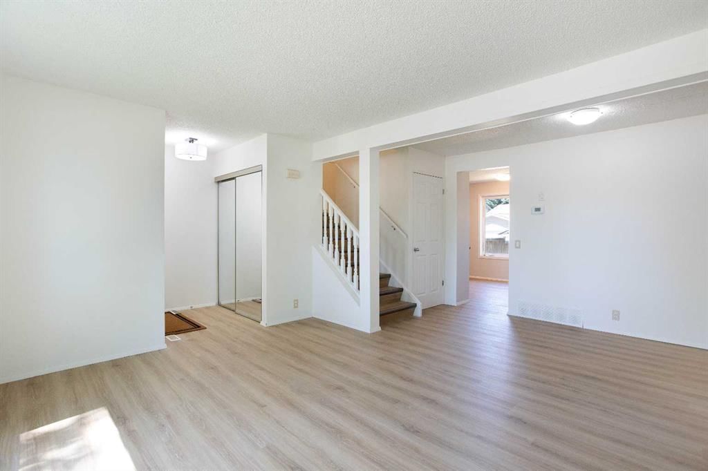 2330 Woodview Drive SW, Calgary — photo 4 of 26