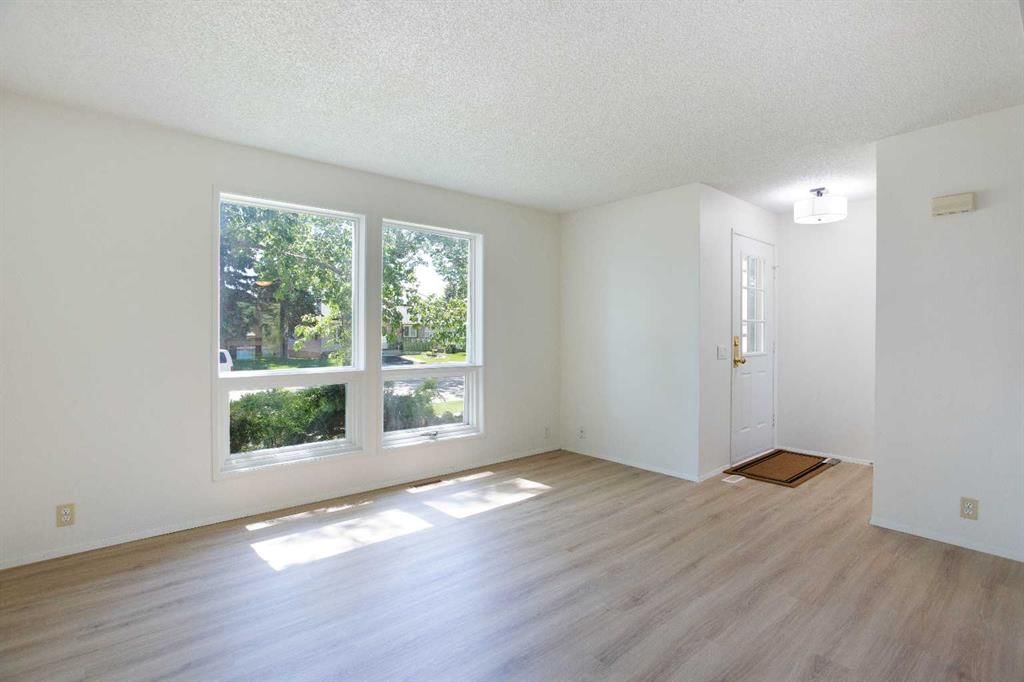 2330 Woodview Drive SW, Calgary — photo 5 of 26