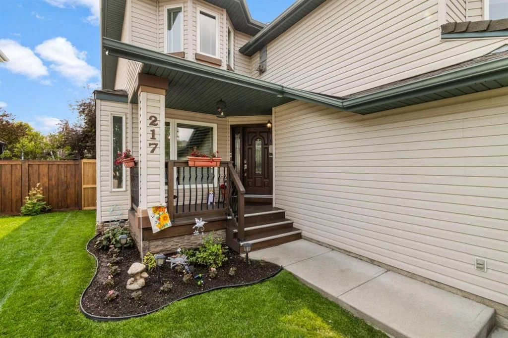 217 Douglas Glen Close SE, Calgary — photo 2 of 42