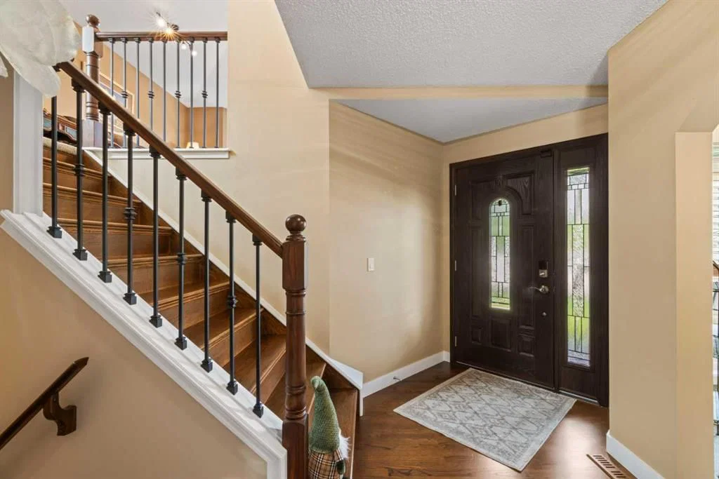217 Douglas Glen Close SE, Calgary — photo 5 of 42