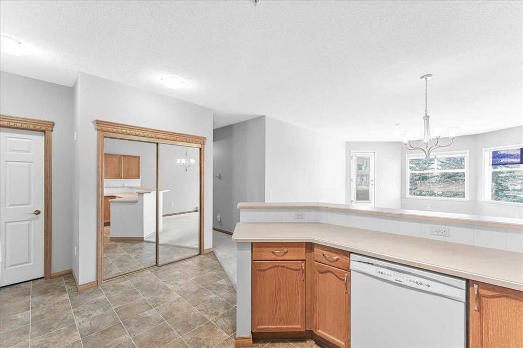 302, 200 Lincoln Way SW, Calgary — photo 4 of 34