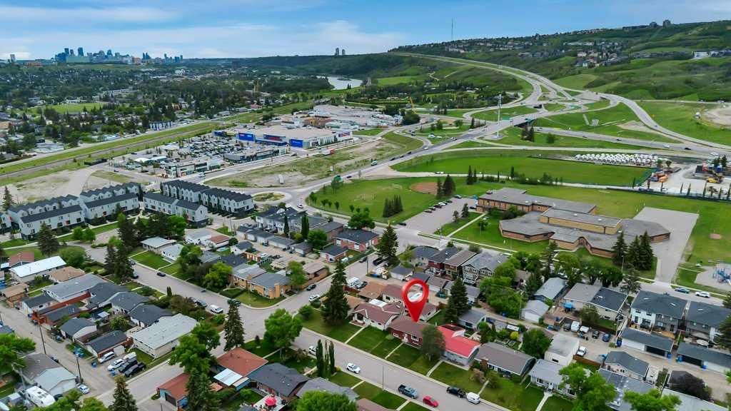 7311 35 Avenue NW, Calgary — photo 2 of 45