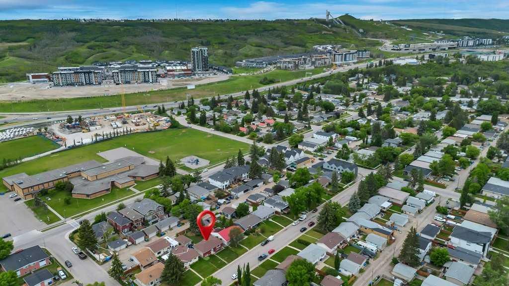 7311 35 Avenue NW, Calgary — photo 3 of 45