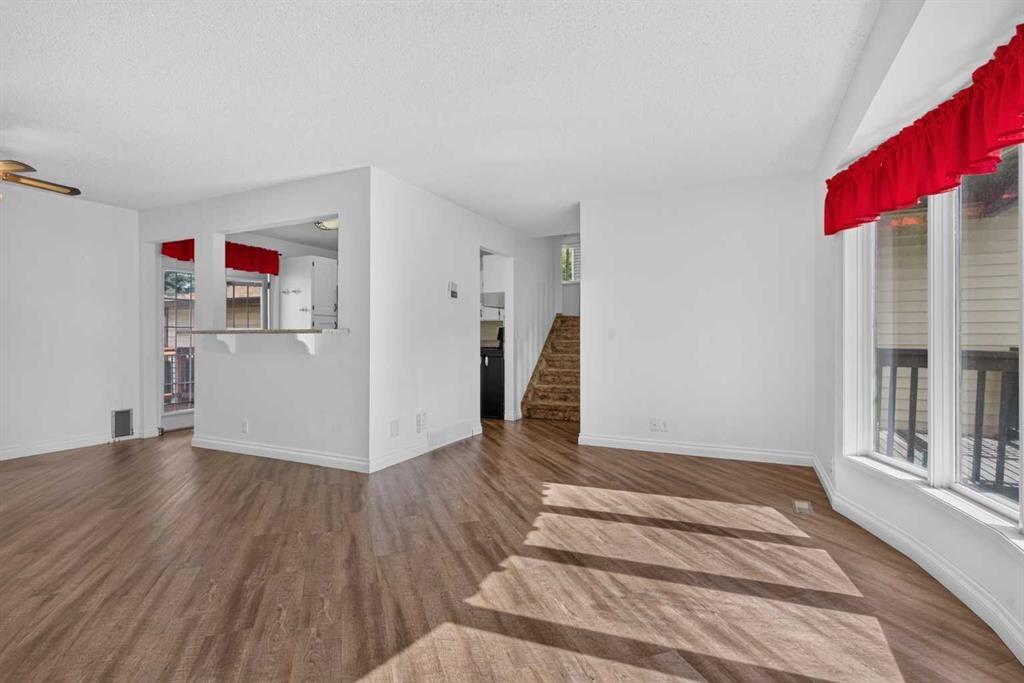 24 Mckenna Mews SE, Calgary — photo 4 of 37