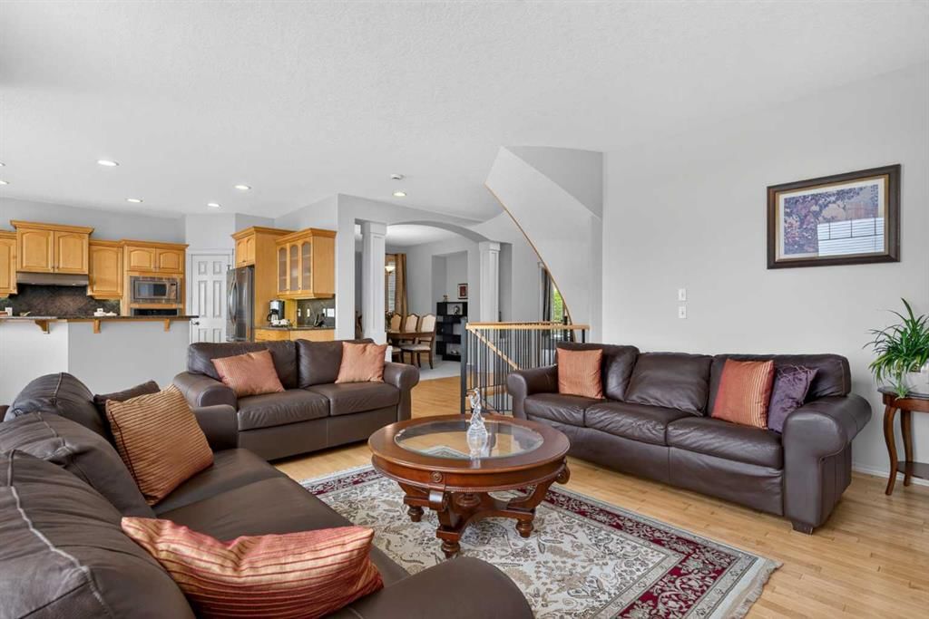121 Sherwood Way NW, Calgary — photo 2 of 50