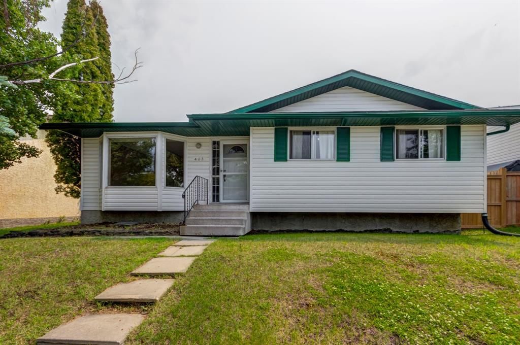 423 Queen Anne Way SE, Calgary — main listing photo