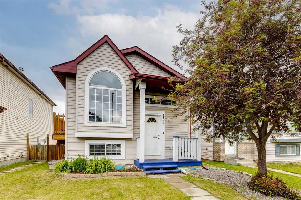 135 Covewood Close NE, Calgary — main listing photo