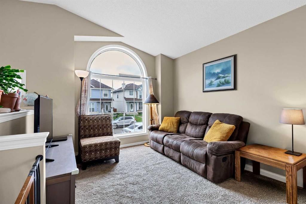 135 Covewood Close NE, Calgary — photo 3 of 19